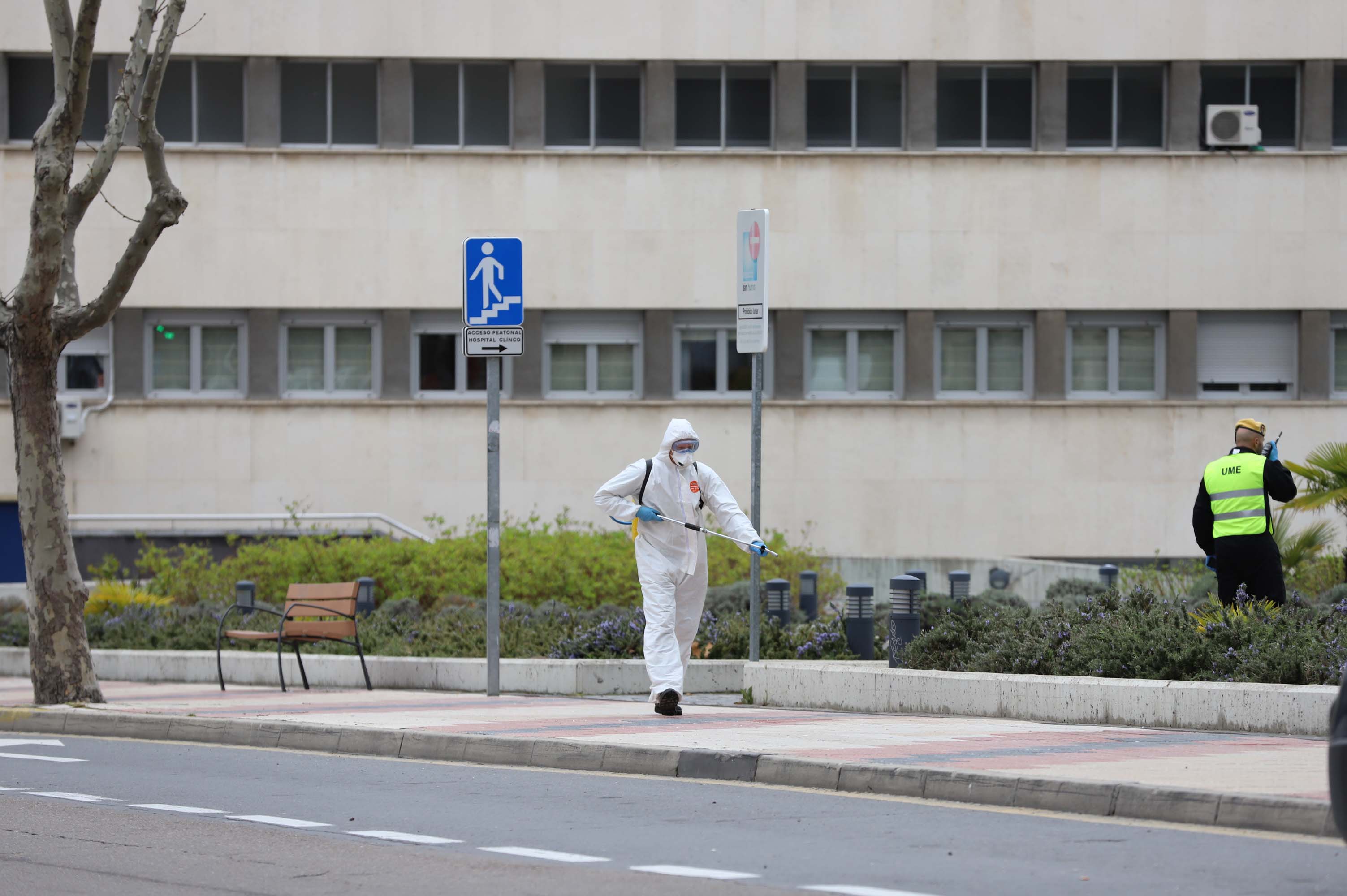 Intervención de la UME en el complejo hospitalario de Salamanca.