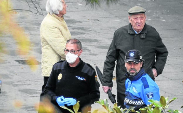 Coronavirus en Valladolid: La Policía impide una misa en la Catedral al congregarse más de veinte fieles a la puerta