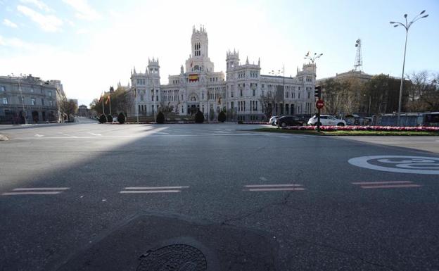 Cibeles. Por la plaza madrileña solo circula el transporte público.