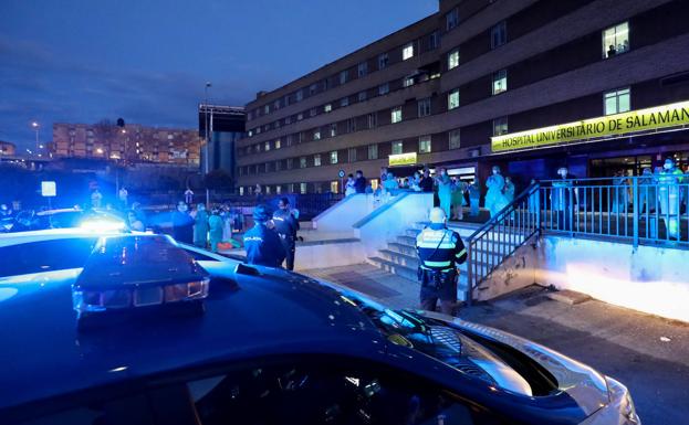 Policía y sanitarios de Salamanca se agradecen mutuamente su trabajo en la crisis del Covid-19