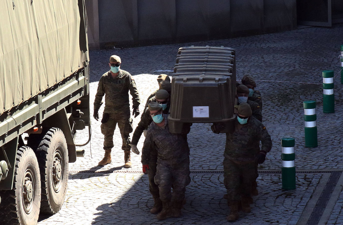 Trabajos durante la tarde de este jueves en el aparcamiento del Hospital de General.