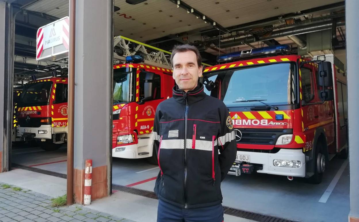 El jefe de los Bomberos de Valladolid, Javier Reinoso, en el paque de Las Eras.