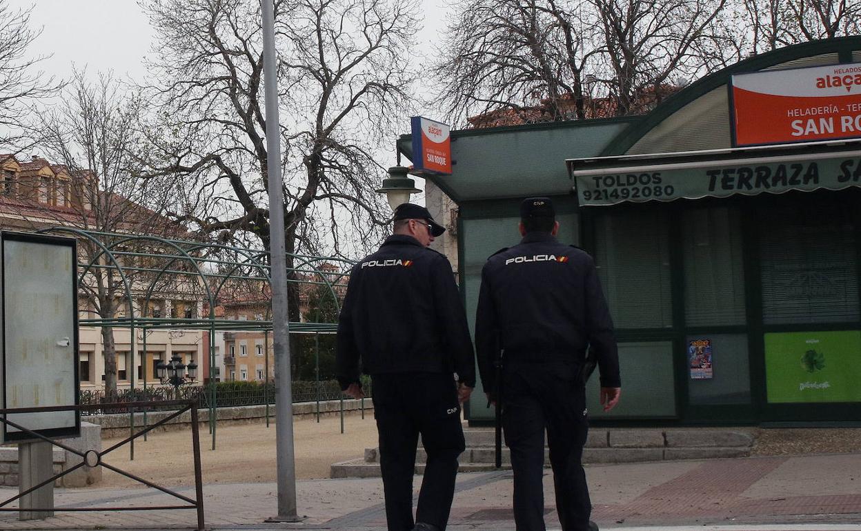 Patrulla de la Policía Nacional en Segovia. 