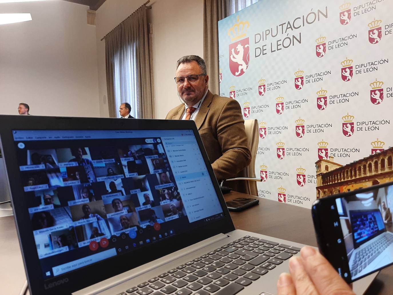 Pleno de la Diputación de León por videoconferencia.