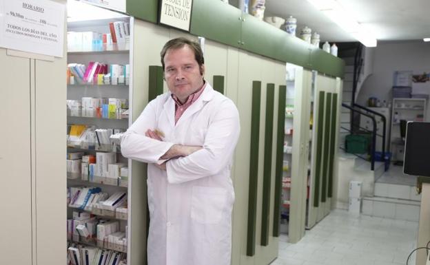 Treceño, presidente del Colegio de Farmacéuticos de Castilla y León: «Trabajamos con responsabilidad y presión; asumimos los riesgos»