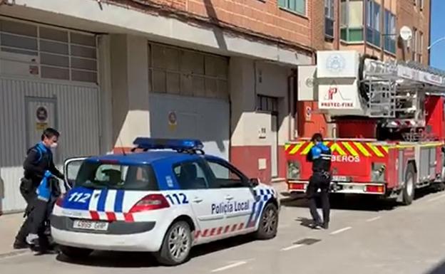Vídeo: Homenaje de los servicios de emergencia y seguridad al personal sanitario del centro de salud de Peñafiel
