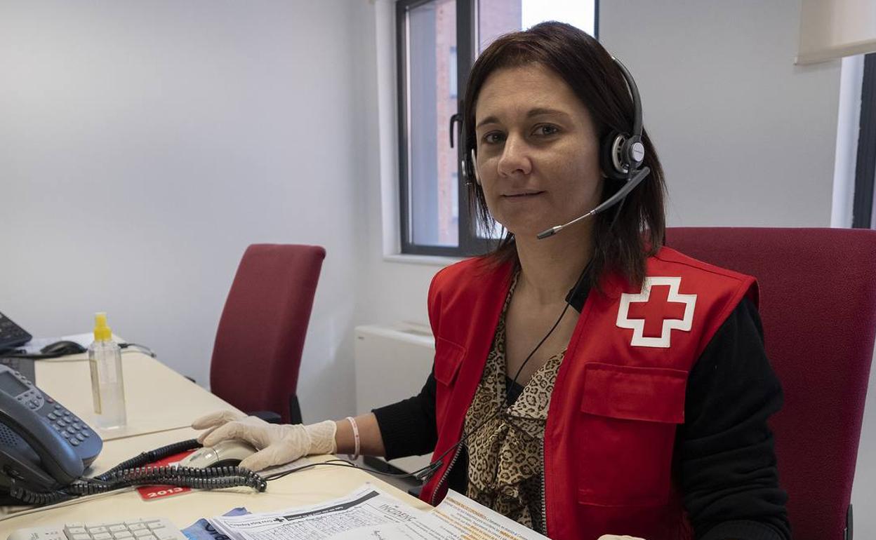 Rocío Velasco, responsable del Centro de Contacto de Cruz Roja.