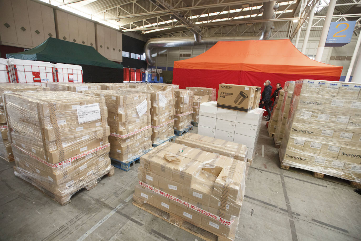 Material en el hospital de campaña instalado en el pabellón 4 de la Feria de Valladolid.