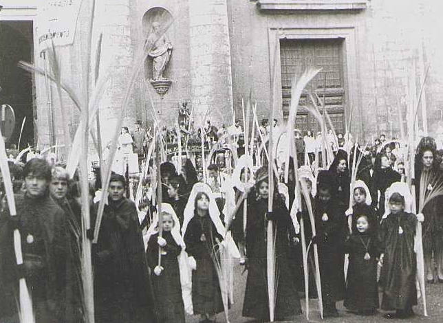 Procesión de la Borriquilla en Valladolid en la década de los setenta. 