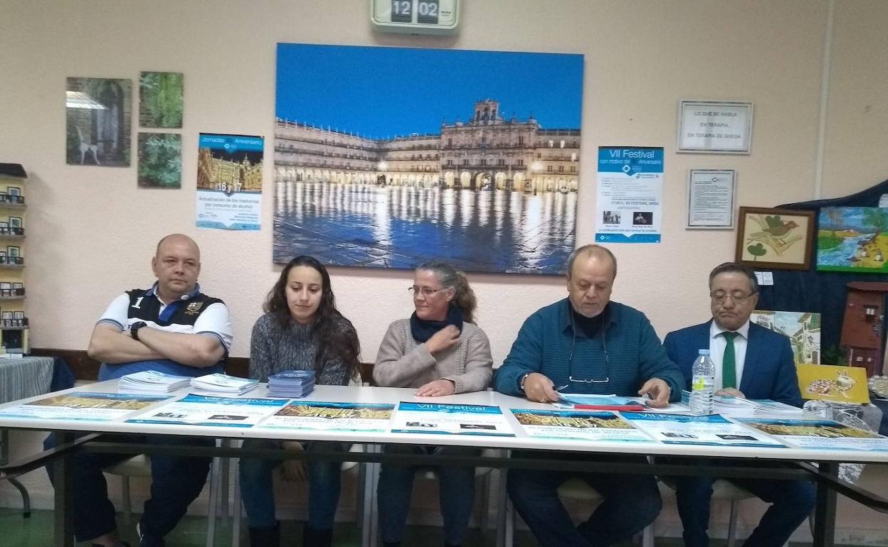 Responsables de la asociación ARSA ofrecen una rueda de prensa. 