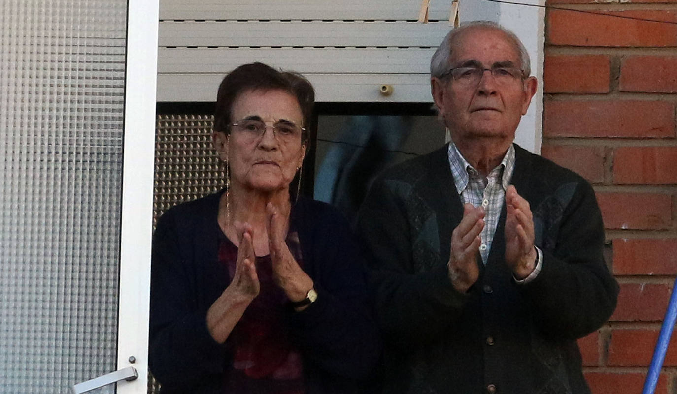 Los aplausos de las ocho, la cita ineludible del día. 