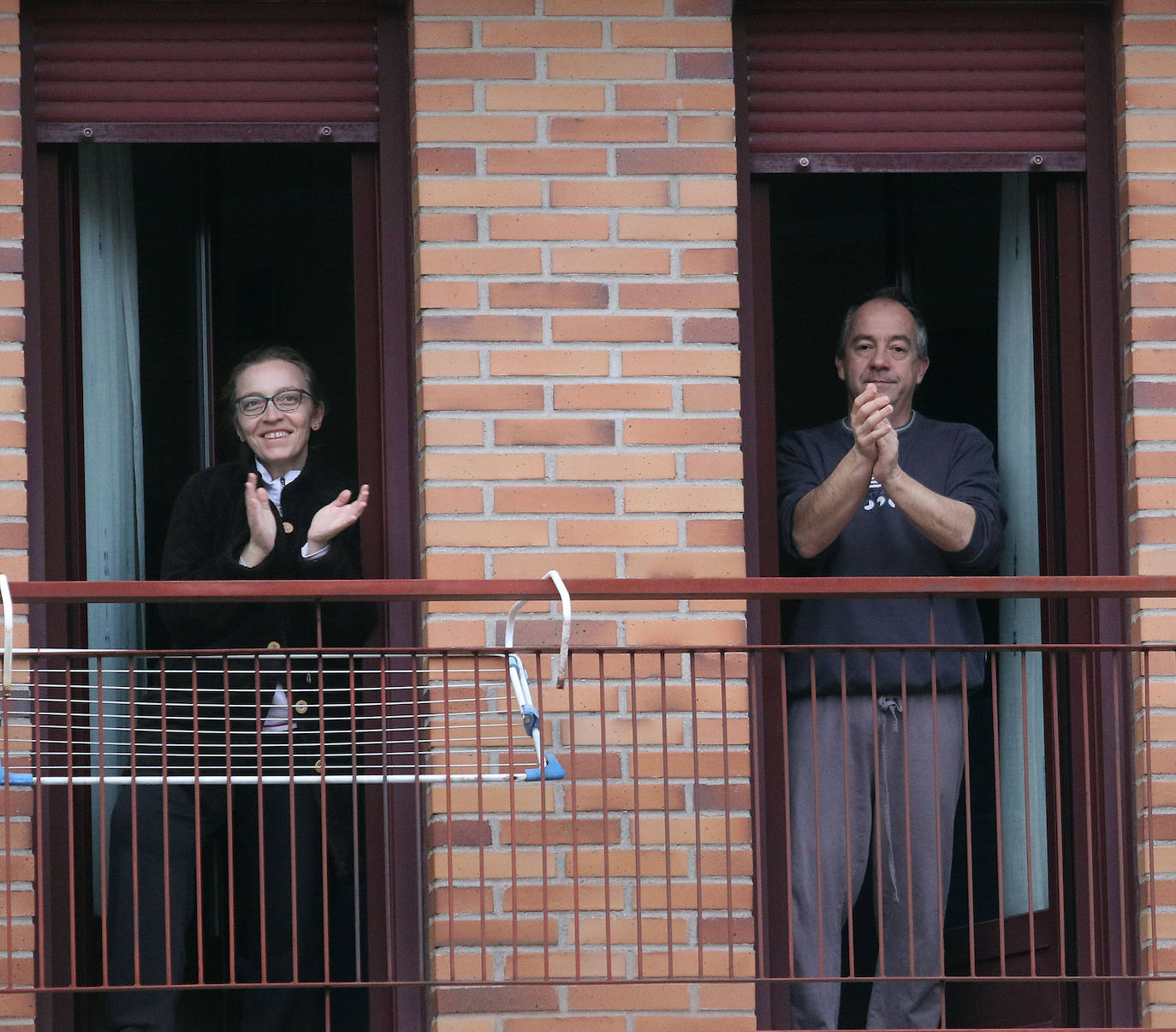 Los aplausos de las ocho, la cita ineludible del día. 