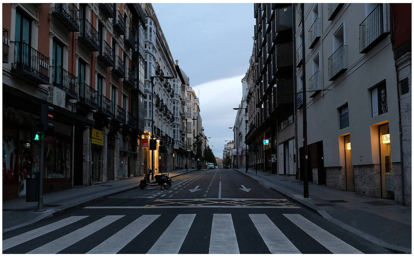 Fotos: Las calles de Valladolid, vacías en el sábado de la tercera semana de estado de alarma