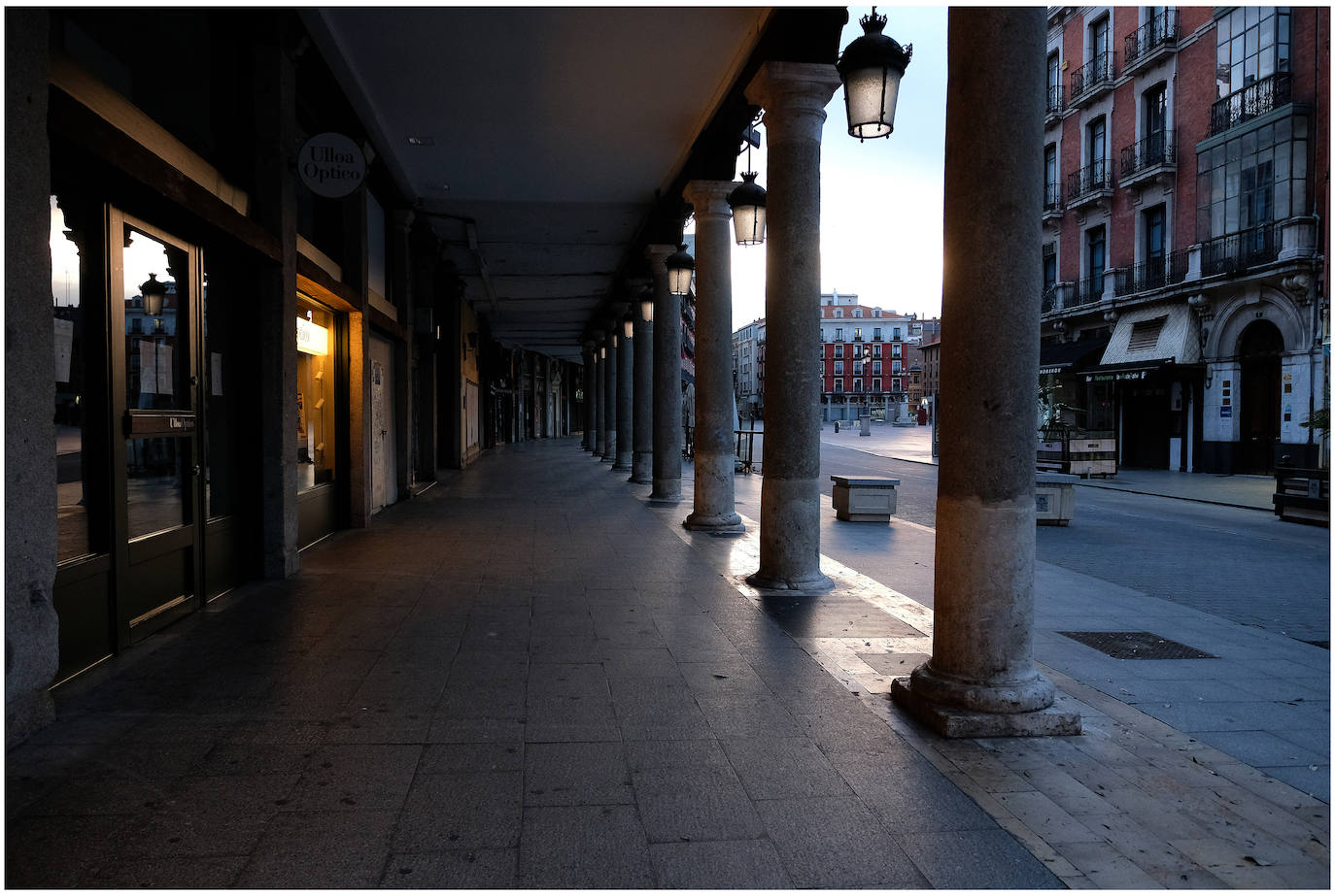 Fotos: Las calles de Valladolid, vacías en el sábado de la tercera semana de estado de alarma