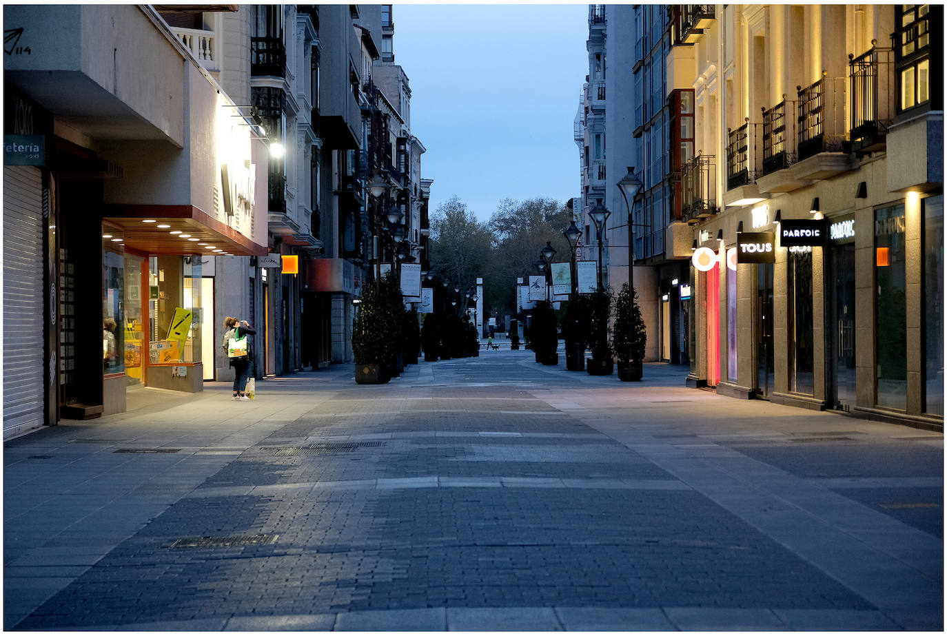 Fotos: Las calles de Valladolid, vacías en el sábado de la tercera semana de estado de alarma