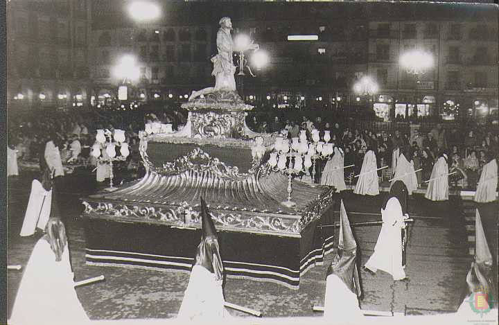 Cortejo de la Procesión General del Viernes Santo en los años 70 en Valladolid. 