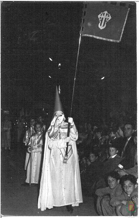 Cortejo de la Procesión General del Viernes Santo en los años 70 en Valladolid. 