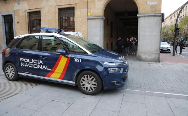 Arrestado en Salamanca tras abalanzarse sobre los agentes de policía armado con una navaja