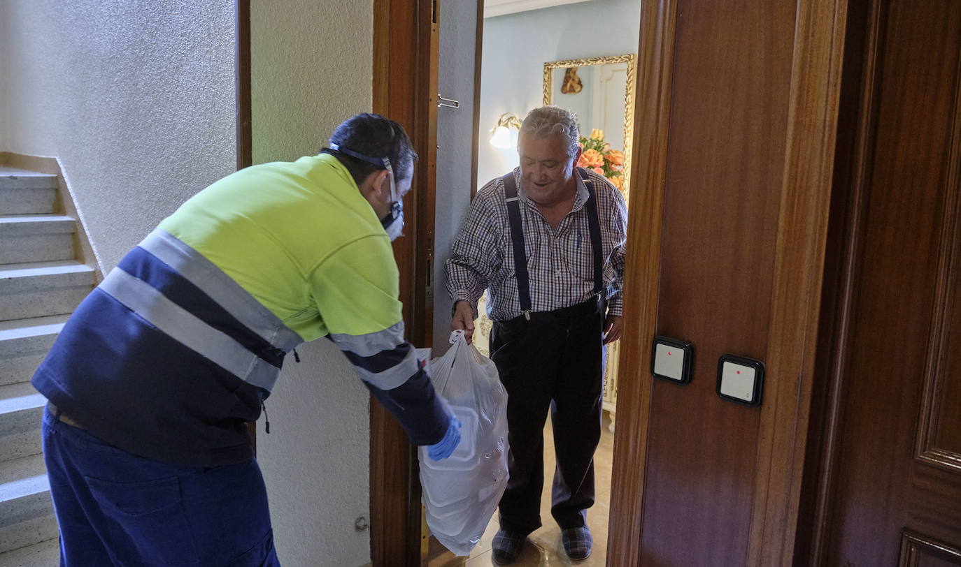 La cuarentena eleva el 12% el servicio municipal de comida a domicilio en Valladolid