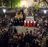 El Encuentro, el Martes Santo de 2019 en una plaza de Santa Cruz abarrotada.