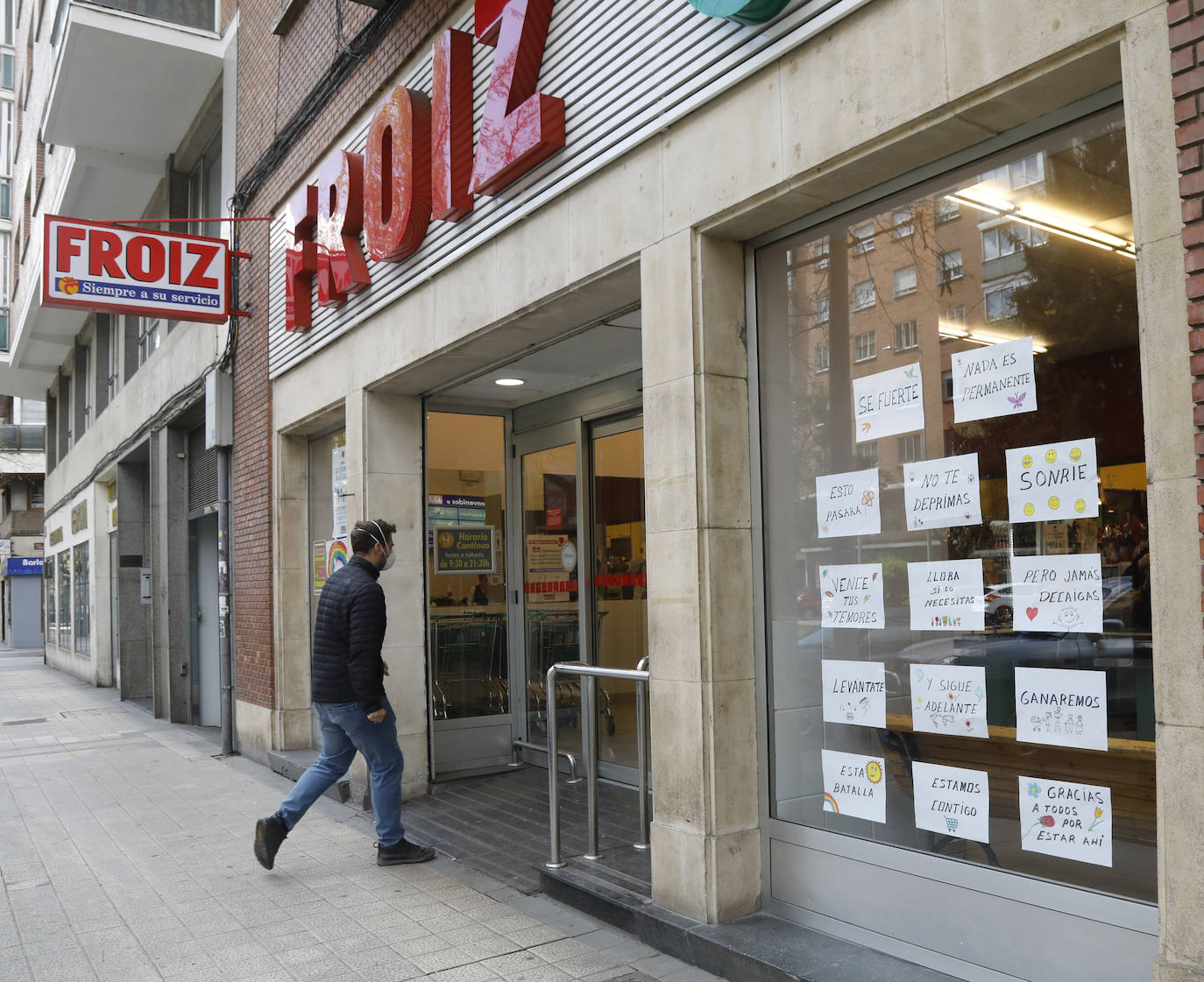 Los festivos de Semana Santa obligan a los ciudadanos a salir a la compra.