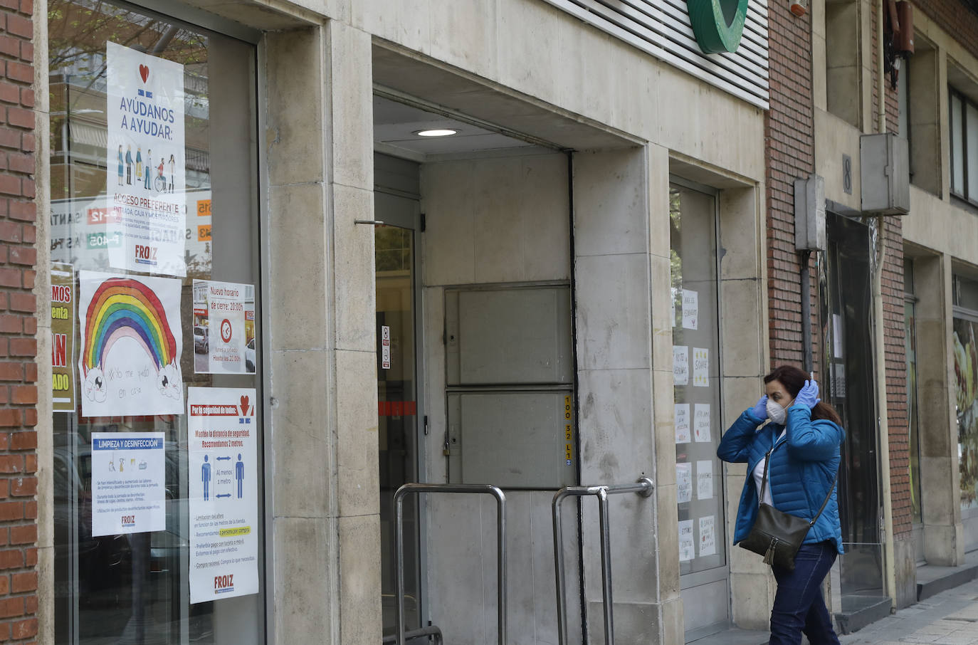 Los festivos de Semana Santa obligan a los ciudadanos a salir a la compra.