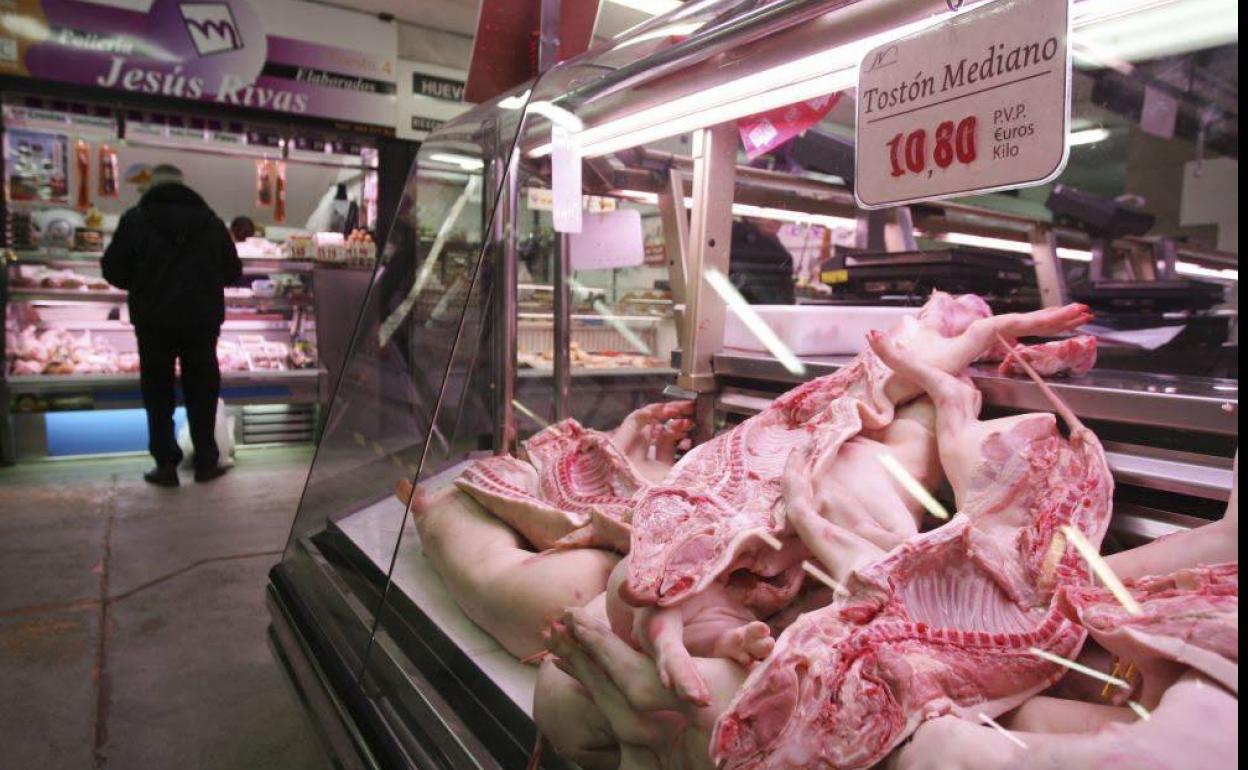 Imagen de varios tostones en un puesto del mercado de Salamanca.