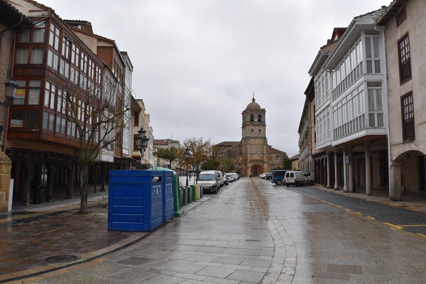 El ajetreo de las fábricas de galletas dan algo de movimiento a la villa.