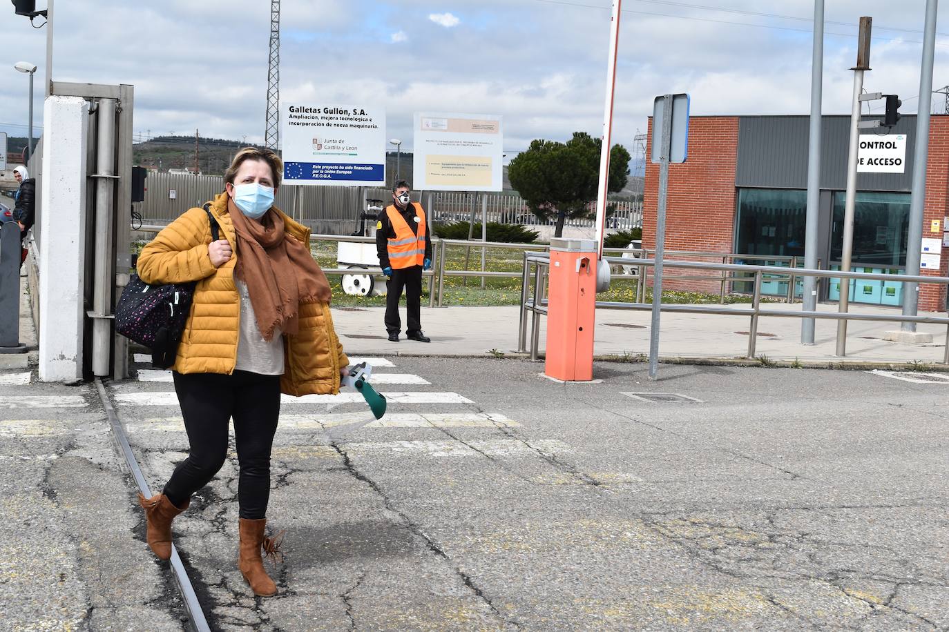 El ajetreo de las fábricas de galletas dan algo de movimiento a la villa.