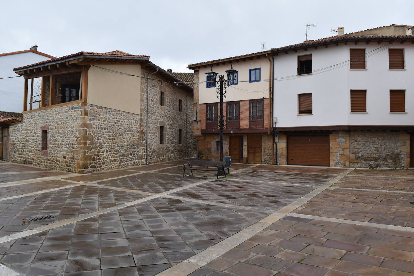 El ajetreo de las fábricas de galletas dan algo de movimiento a la villa.