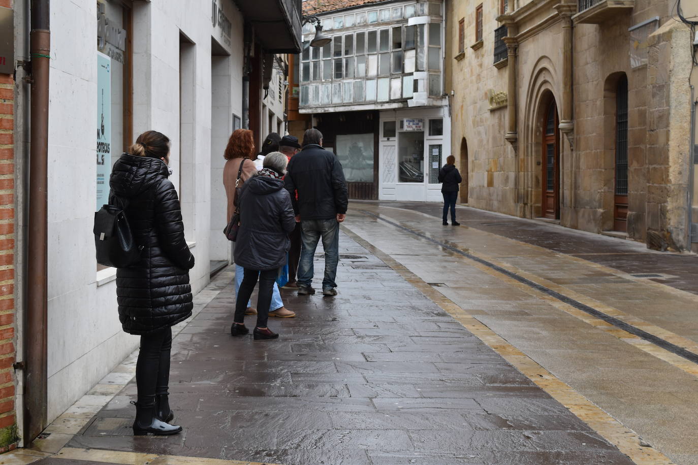 El ajetreo de las fábricas de galletas dan algo de movimiento a la villa.