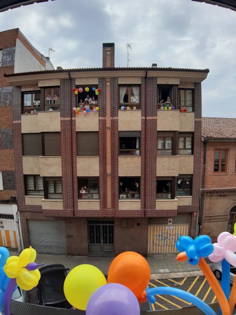 La patrulla 'Bambi' reparte ilusión al felicitar a los niños de Palencia su cumpleaños