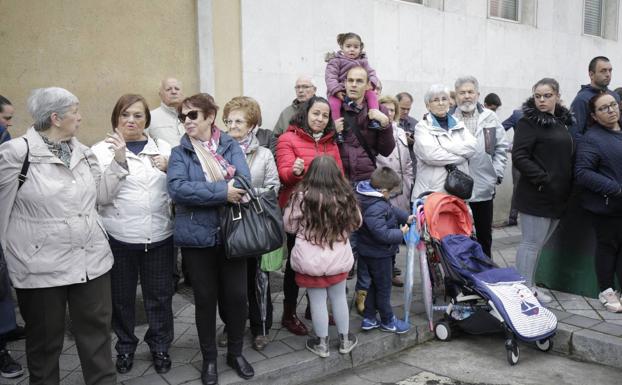 Imagen. Público en la procesión del Cristo de la Luz. 