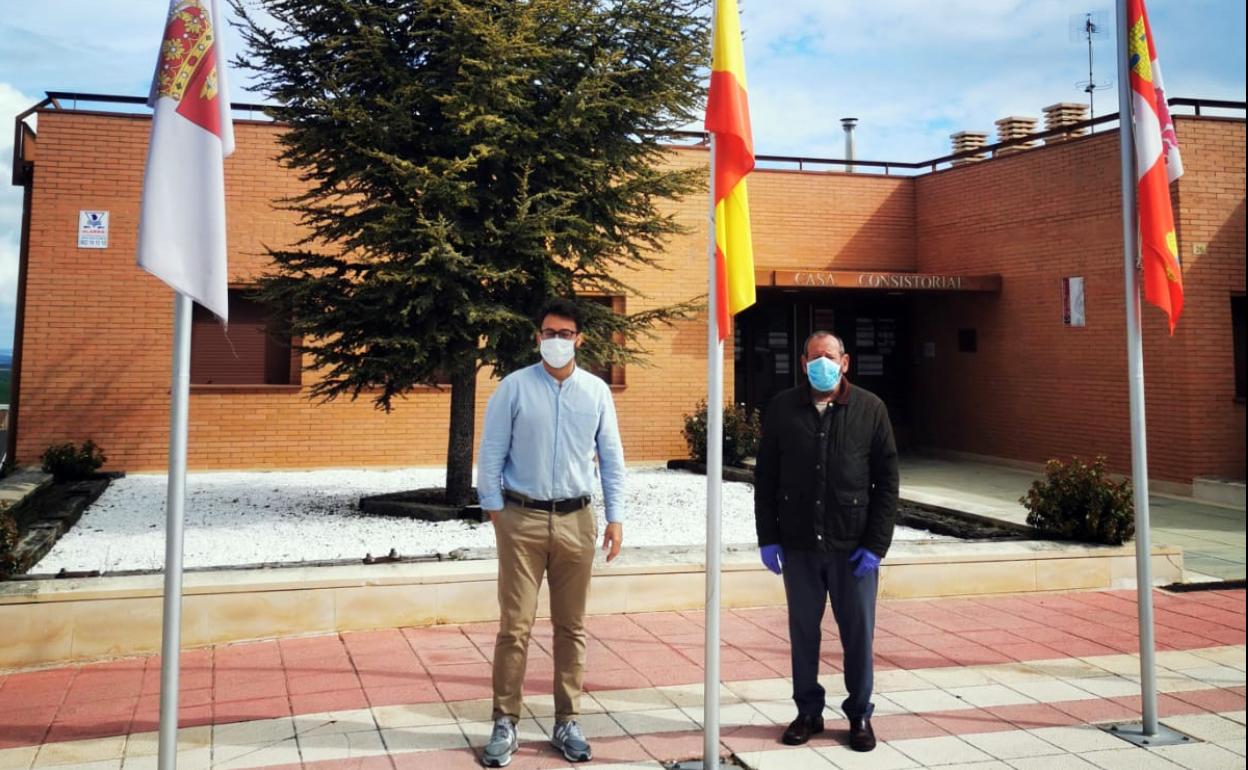 Guillermo Rivas y Pedro Gallego, miembros de ambos grupos.