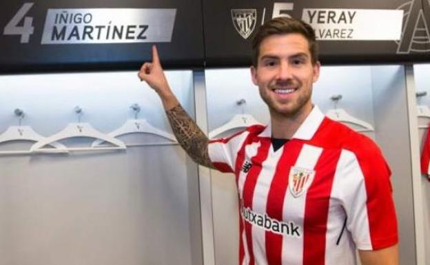 Iñigo Martínez, en el vestuario del Athletic. 