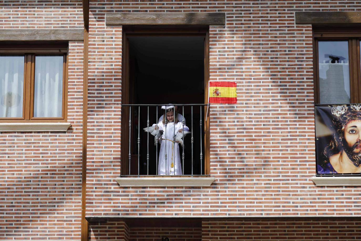 Simbólica Bajada del Ángel en Peñafiel.