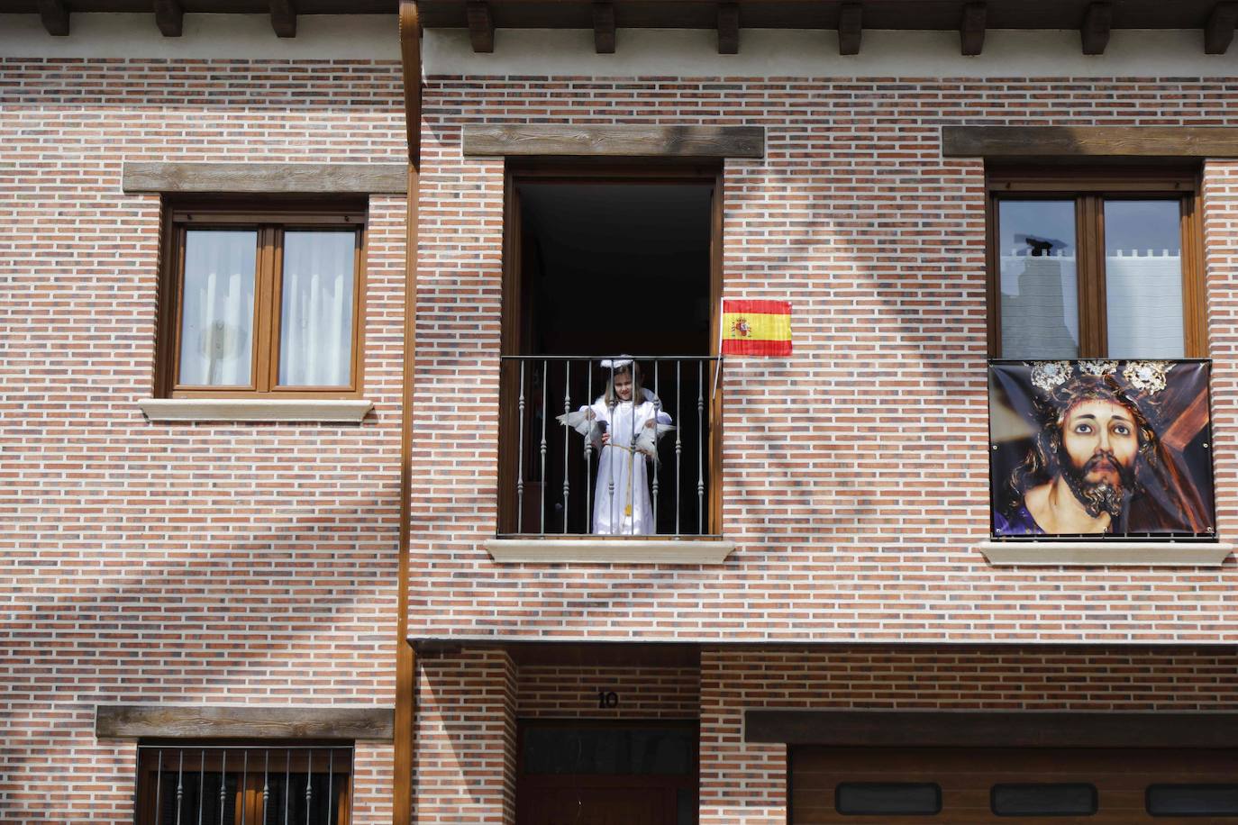 Simbólica Bajada del Ángel en Peñafiel.
