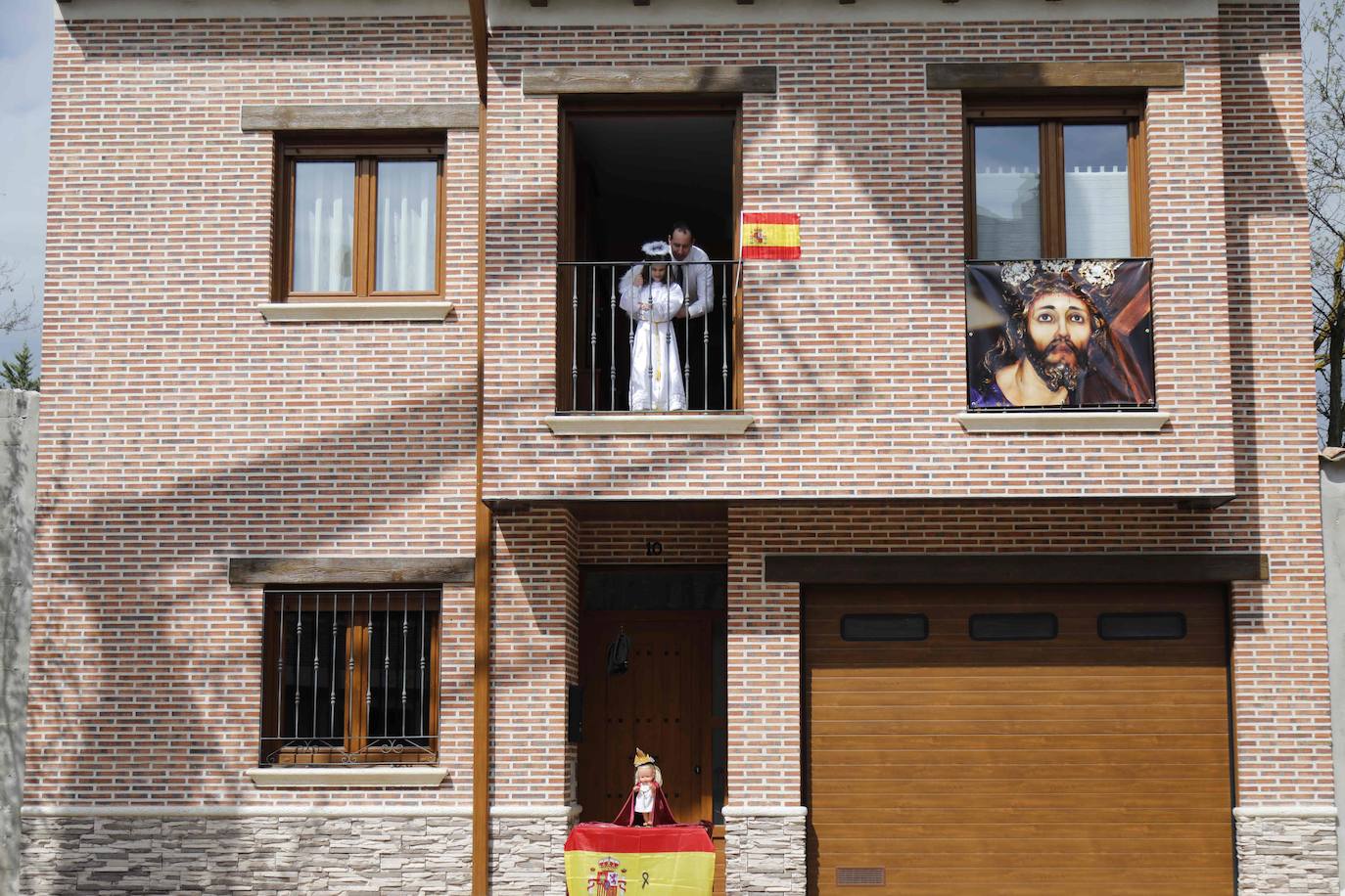 Simbólica Bajada del Ángel en Peñafiel.