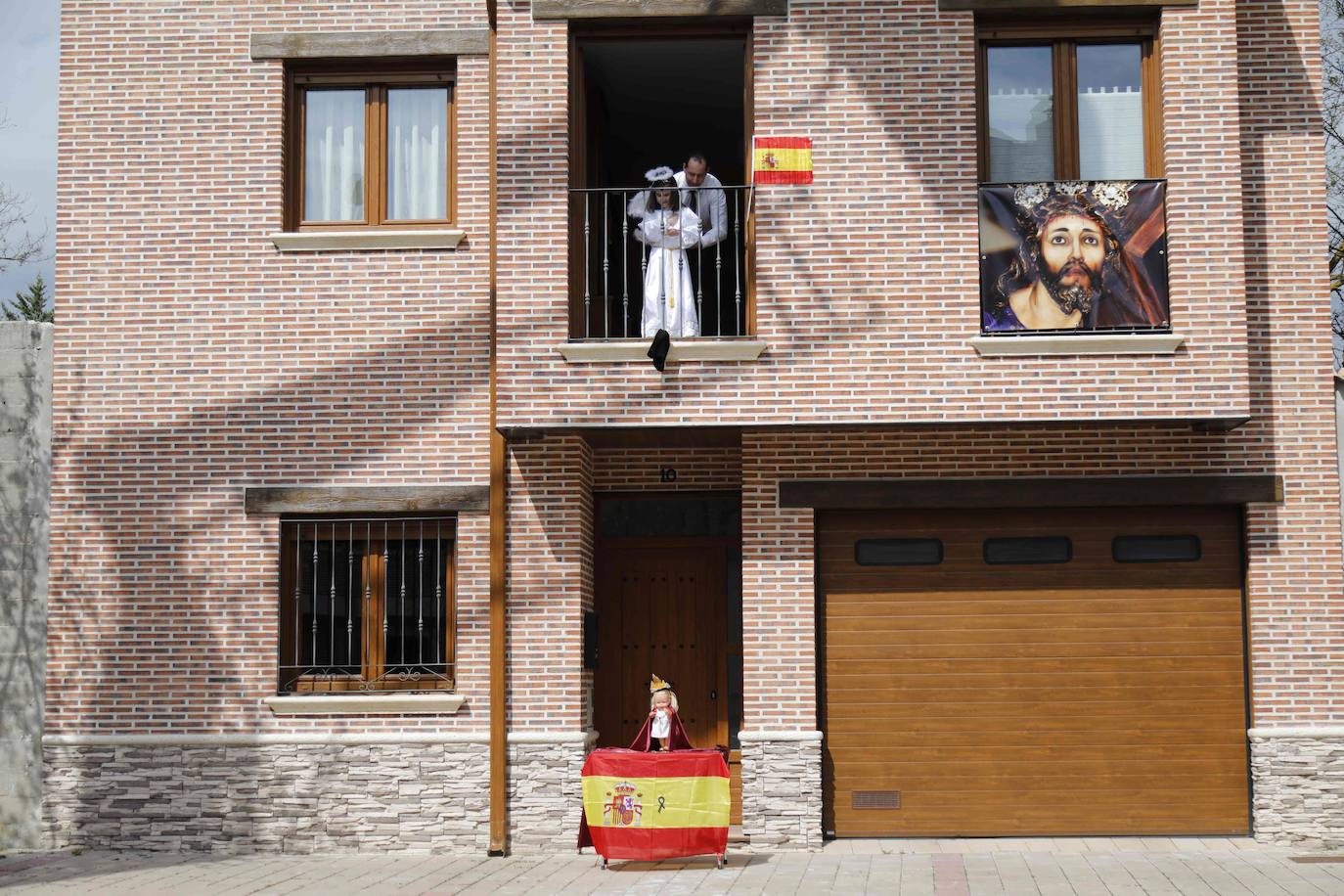 Simbólica Bajada del Ángel en Peñafiel.