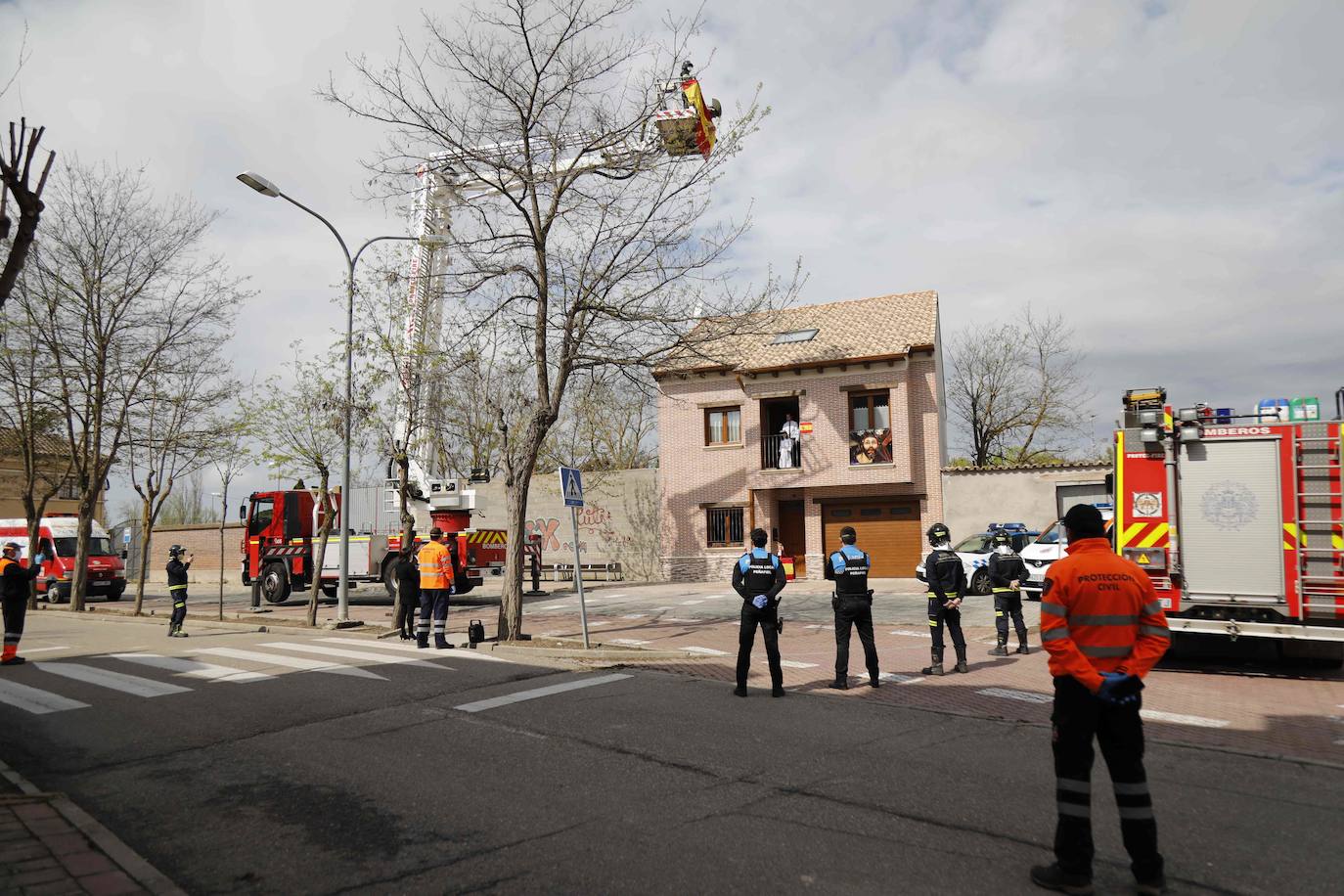 Simbólica Bajada del Ángel en Peñafiel.