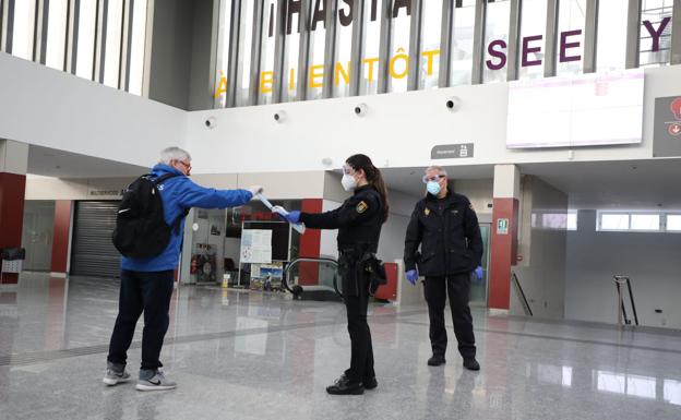 Comienza el reparto de mascarillas a trabajadores en distintos puntos de Salamanca y su provincia