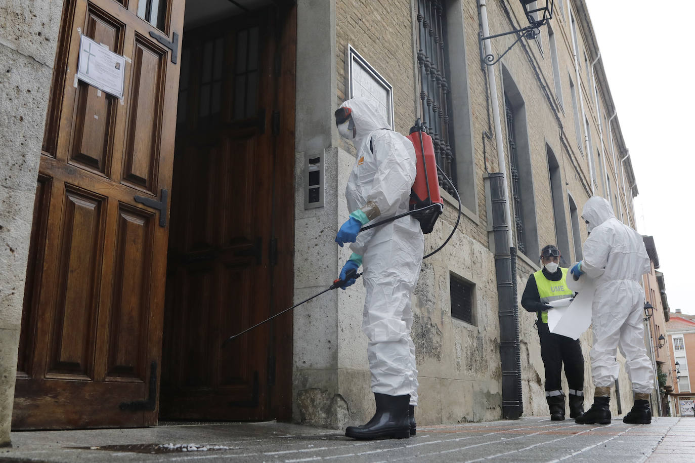 La UME prosigue con tareas de desinfección en Palencia.