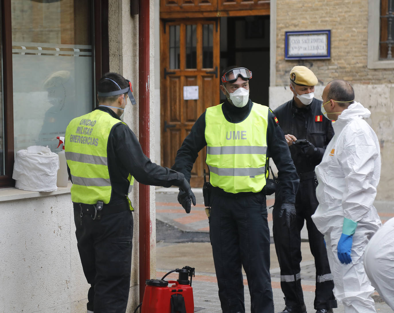 La UME prosigue con tareas de desinfección en Palencia.