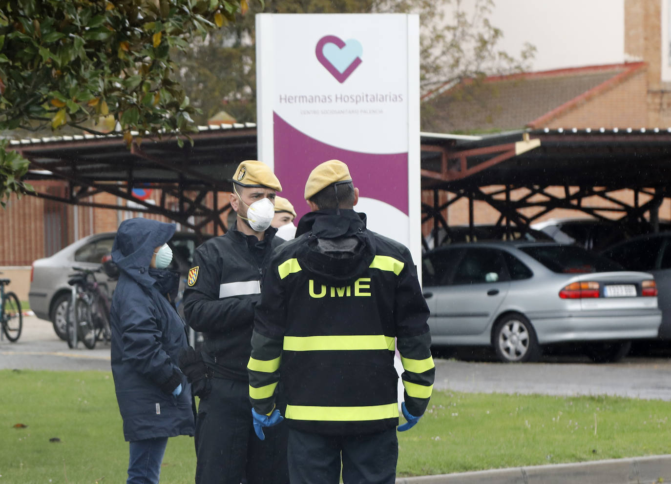 La UME prosigue con tareas de desinfección en Palencia.