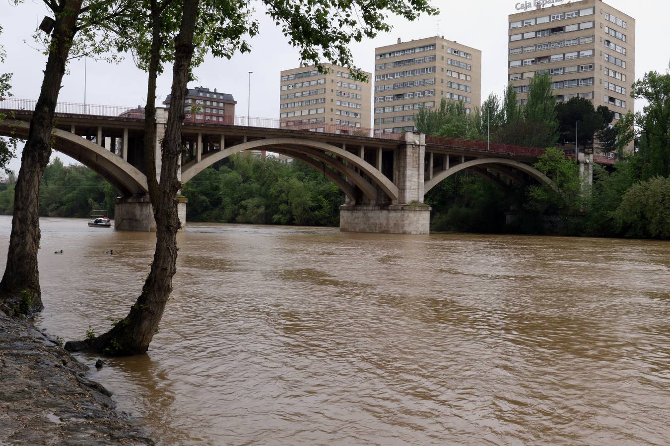 Las intensas lluvias que están protagonizando estas primeras semanas de abril han dejado una cantidad que supera ya con creces la media habitual para todo el mes