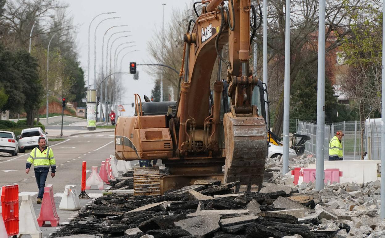 Obras en una calle de la ciudad de Salamanca.