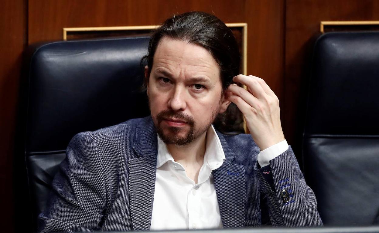 Pablo Iglesias, en su escaño del banco azul del Congreso.