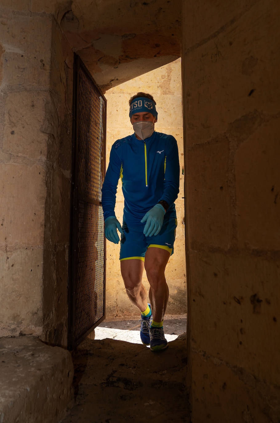 Luis Alonso, durante su reto en la Catedral de Segovia.
