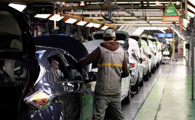 Renault reanuda su producción en tres de sus factorías francesas