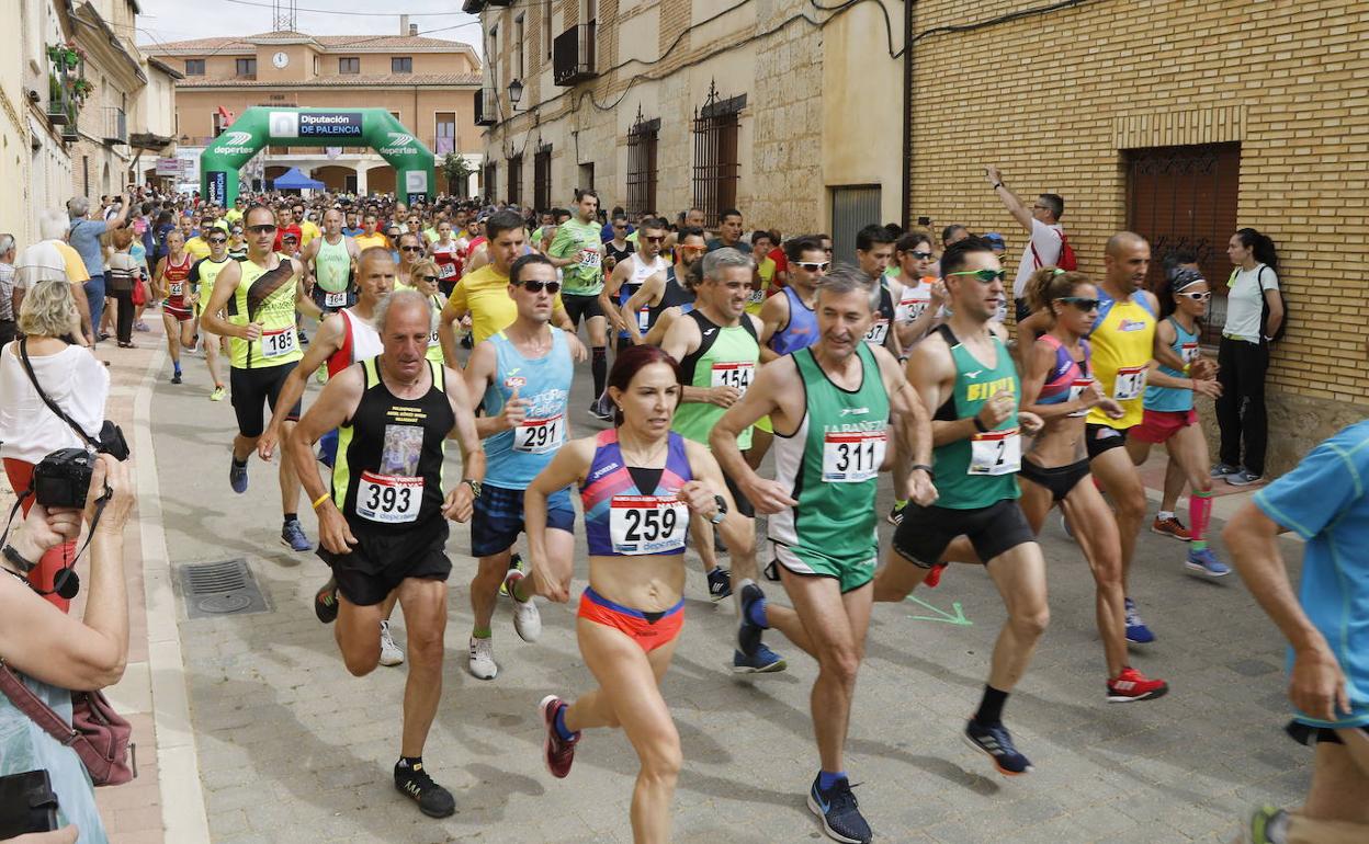 Legua del circuito Legua a Legua en Fuentes de Nava con un homenaje a Gerardo Cisneros.